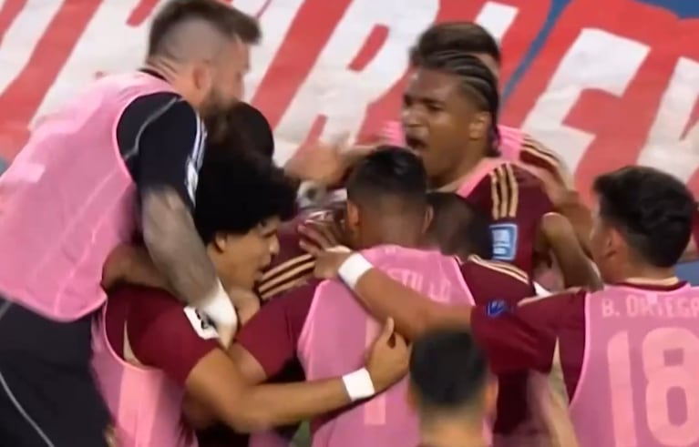 El golazo de cabeza de Rondón para el 1 a 1 de Venezuela ante Argentina