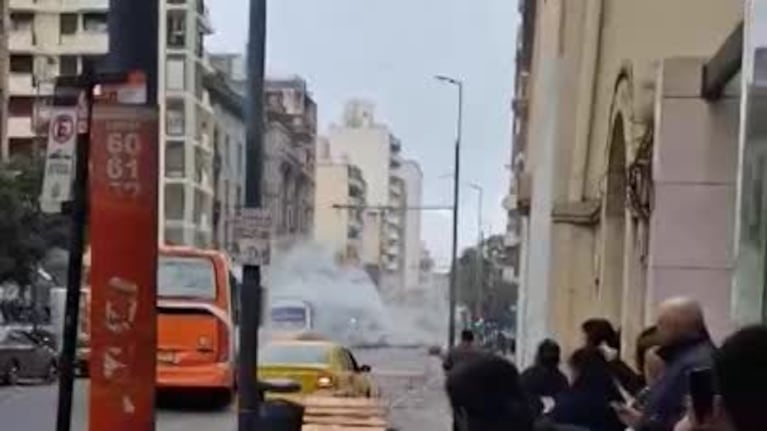 Un camión grúa arrancó los cables del trolebús en el centro de Córdoba