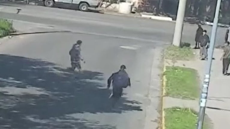 El robo de una mochila en segundos en un semáforo de Córdoba
