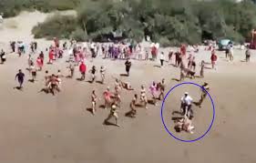 Batalla campal en la costa argentina