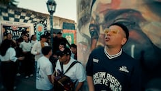 La Moza lanzó los "Enganchados de Barrio" en su primer estreno junto a Almenara