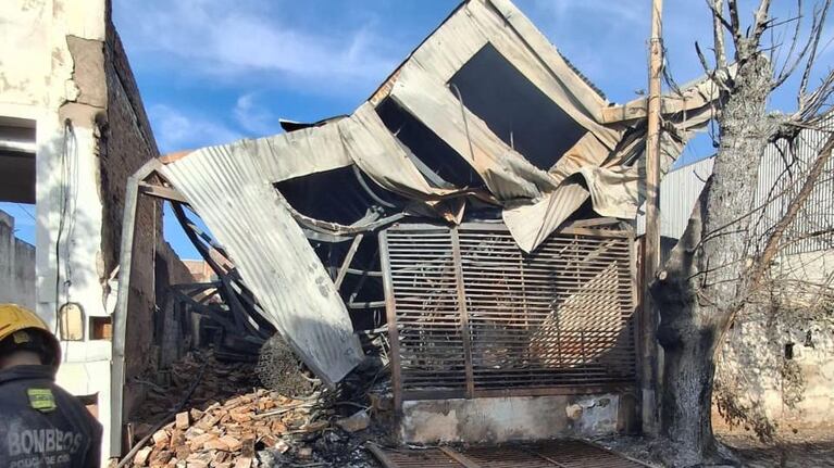 Dramático relato de un sobreviviente del incendio fatal en la pensión: “Abrí la puerta y era todo humo”