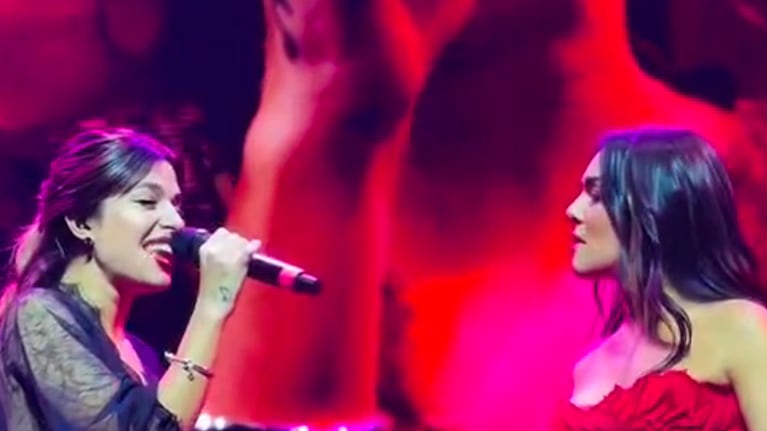Ángela Leiva invitó a La Muela al Movistar Arena y deslumbraron juntas