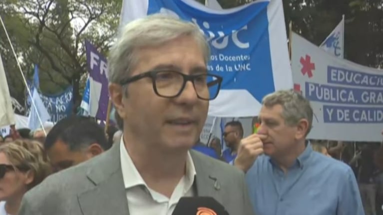 El pedido del rector de la UNC a los diputados en el comienzo de la marcha universitaria