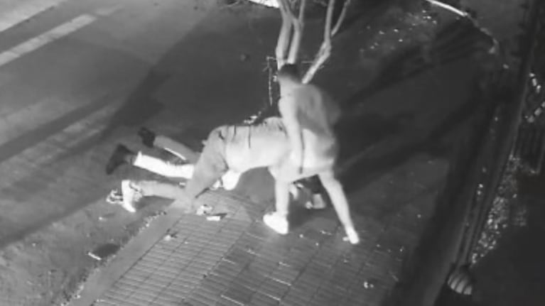 Brutal pelea en las afueras de un boliche del Cerro