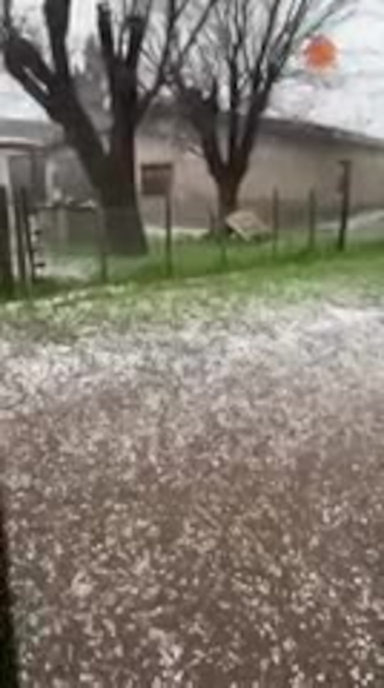 Brusco cambio de tiempo: así fue la fuerte caída de granizo sorprendió a una localidad de Córdoba
