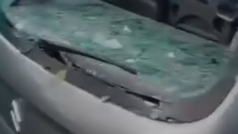El granizo destrozó un auto en Mendiolaza