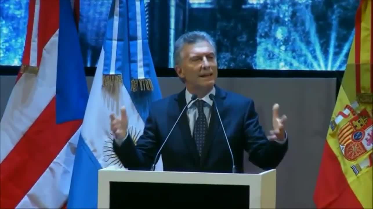 "Imaginemos si acá hablásemos argentino"