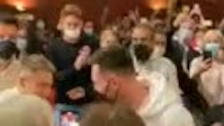El público enloqueció con Messi en el teatro
