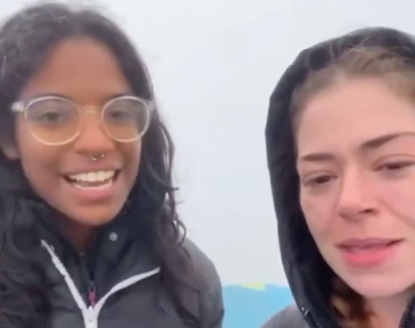 La alegría de la turista brasileña momentos antes de caer al volcán en Indonesia