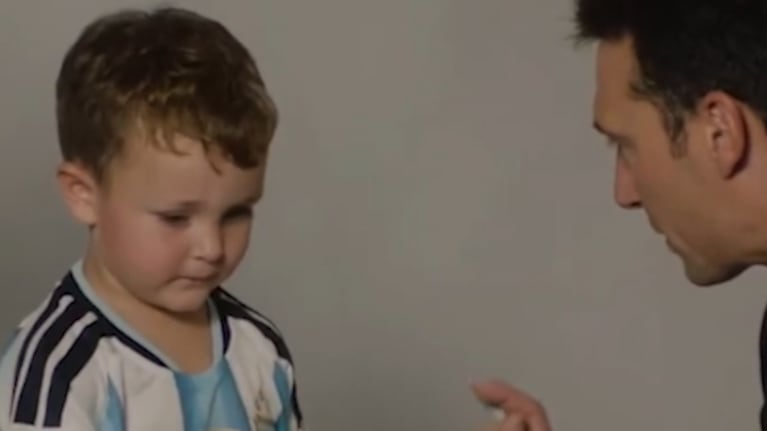 El nene fan de la Selección conoció a Scaloni