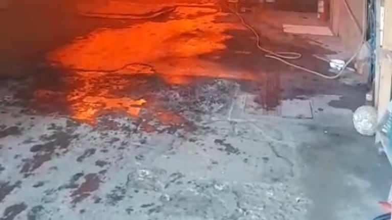 Así fue el voraz incendio en un depósito de Córdoba