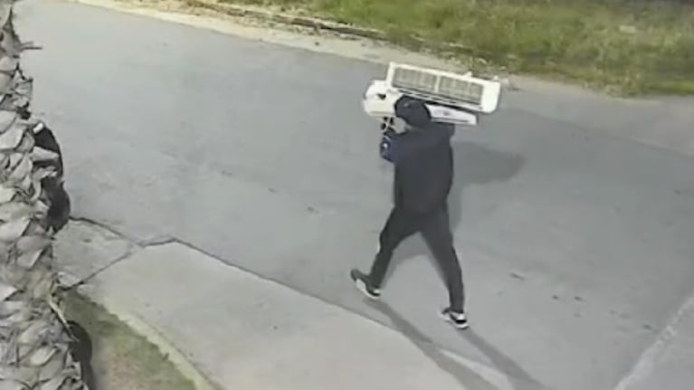 La “banda del verano”: entraron a una casa, se llevaron dos aires y quedaron filmados