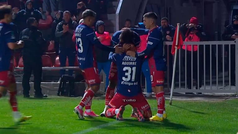 El gol de Aguirre para el 3 a 1 de Unión de Santa Fe ante Instituto