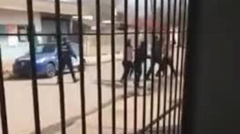 Resistencia a la Policía: a un oficial le quitaron el arma