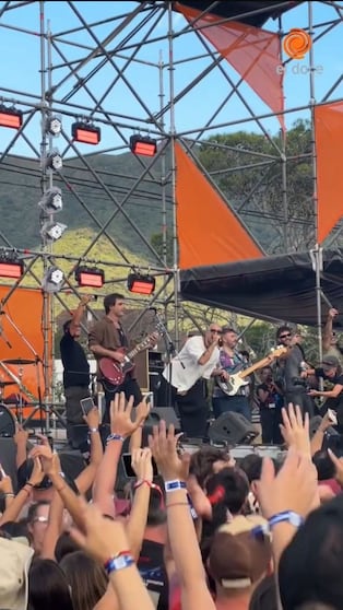 Abel Pintos cantó Ji ji ji en el Cosquín Rock