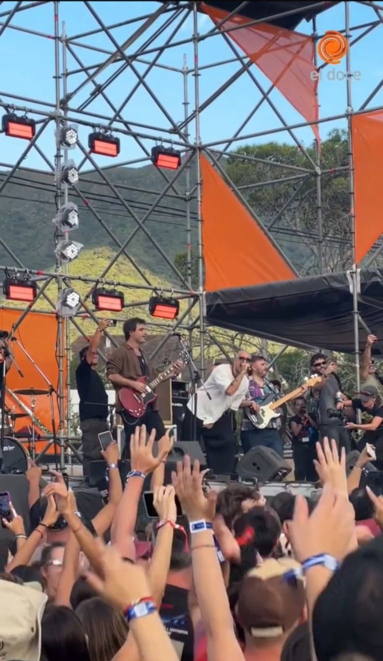 Abel Pintos cantó Ji ji ji en el Cosquín Rock
