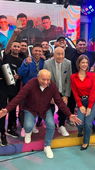 La banda viral cumplió su sueño y cantó en El Show del Lagarto