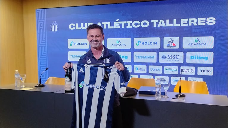 Cocca va con fernet: el regalo viral de El Doce al nuevo DT de Talleres