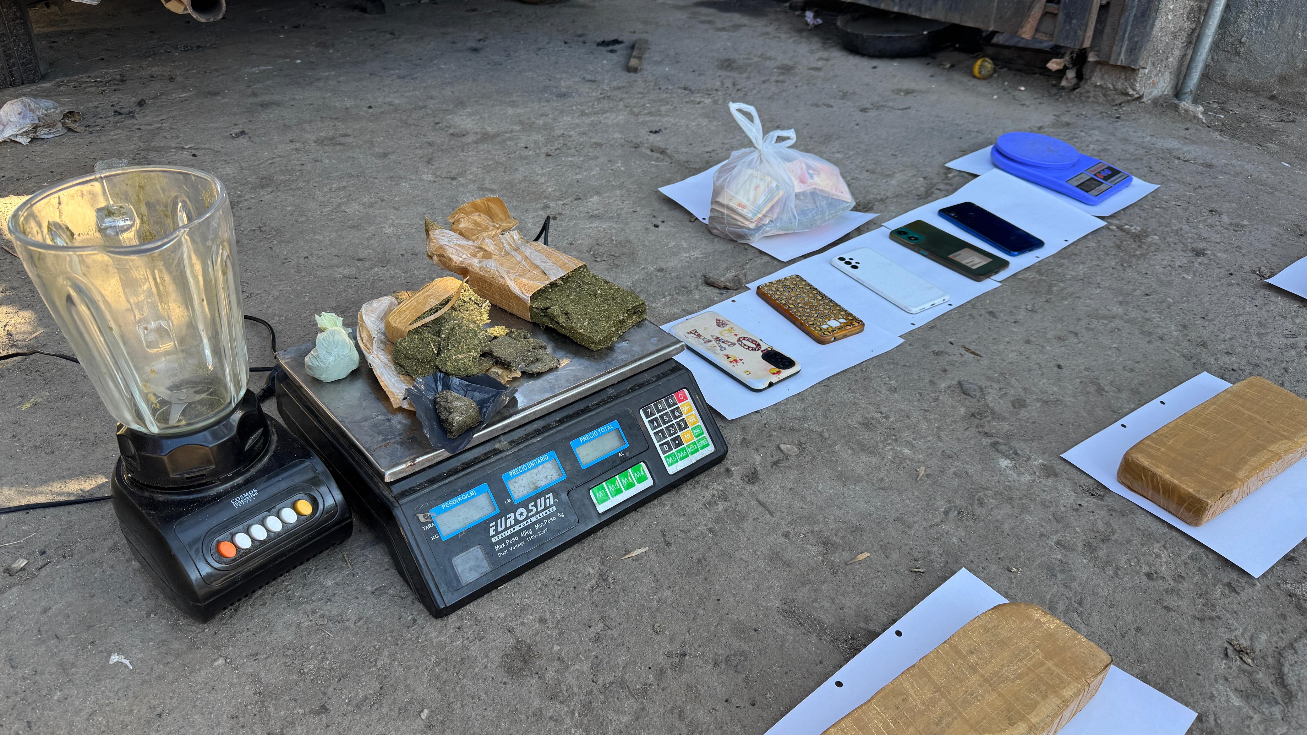 Operativo con drogas y armas secuestradas en barrio Renacimiento: 19 detenidos