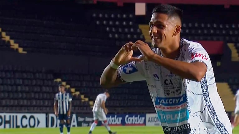 Los goles de Deportivo Armenio para el 3 a 2 frente a Talleres