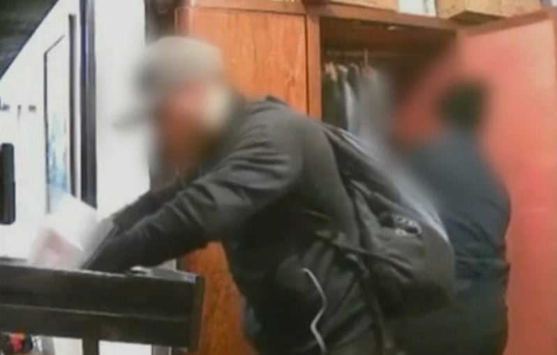 Los filmaron mientras desvalijaban una casa en San Antonio de Arredondo