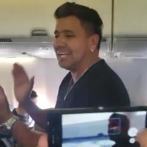 Sabroso hizo cantar a un avión