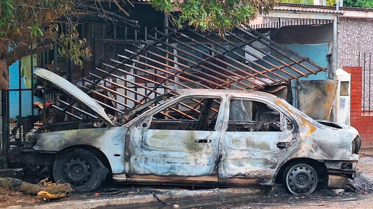 Una casa incendiada y un patrullero tiroteado tras los incidentes por una denuncia de abuso sexual en Córdoba