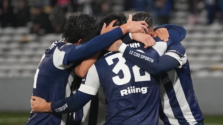 Pared y golazo de Sequeira para el 1 a 1 de Talleres ante San Lorenzo