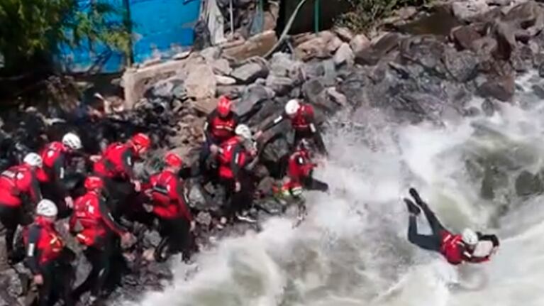 Duro entrenamiento del Duar en el agua