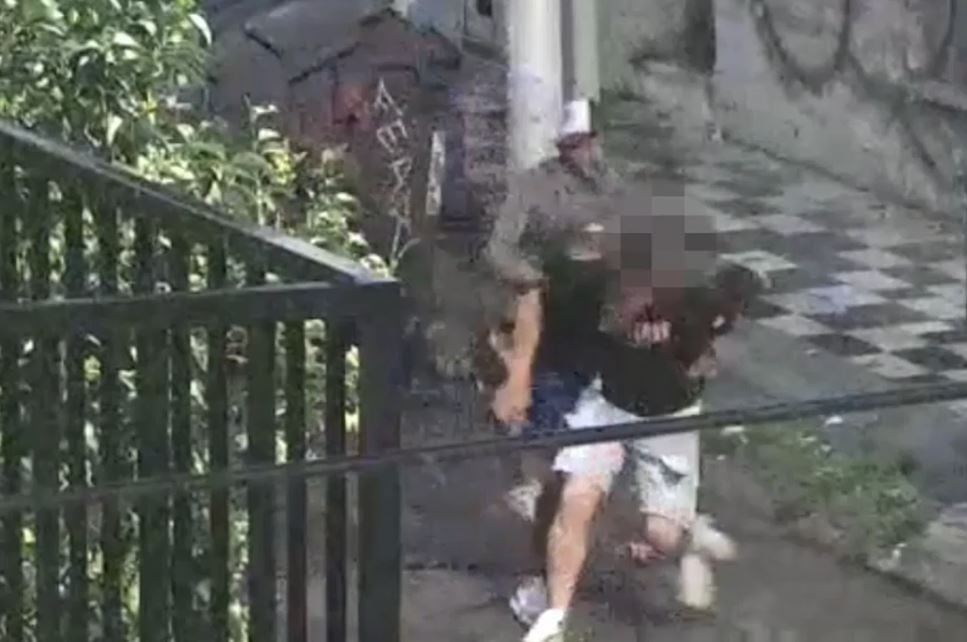 Dos detenidos tras un brutal asalto a golpes a un joven en pleno barrio Güemes