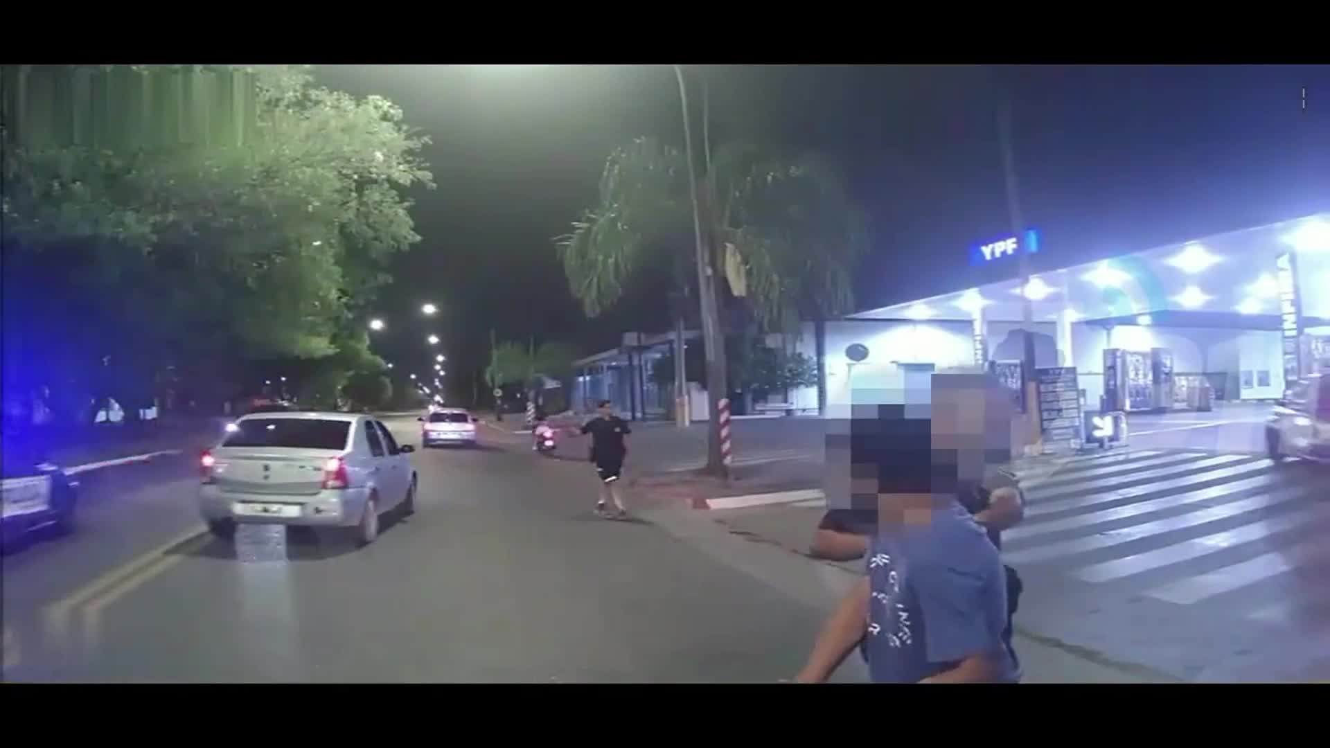 A toda velocidad, huyeron en moto de la Policía