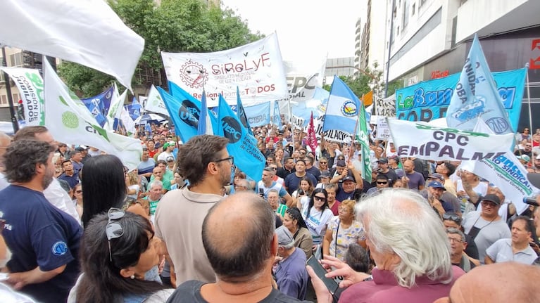 Gremios estatales marcharon en Córdoba contra la reforma previsional