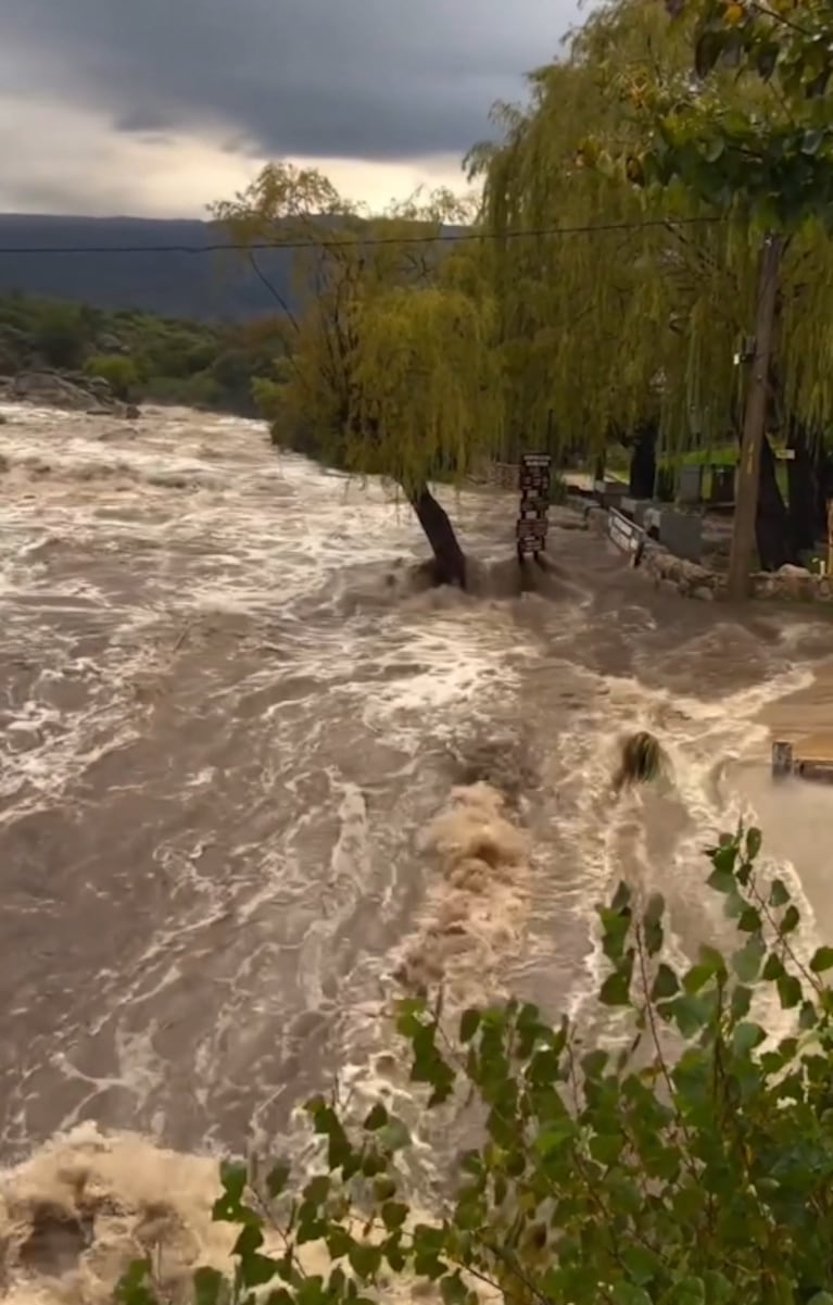 Tremendas crecidas del río Mina Clavero y el río Chico