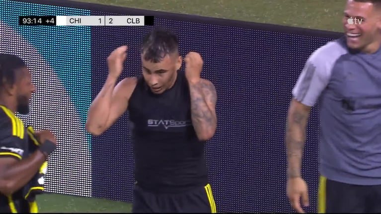 El gol de mitad de cancha del Chino Zelarayán en la MLS