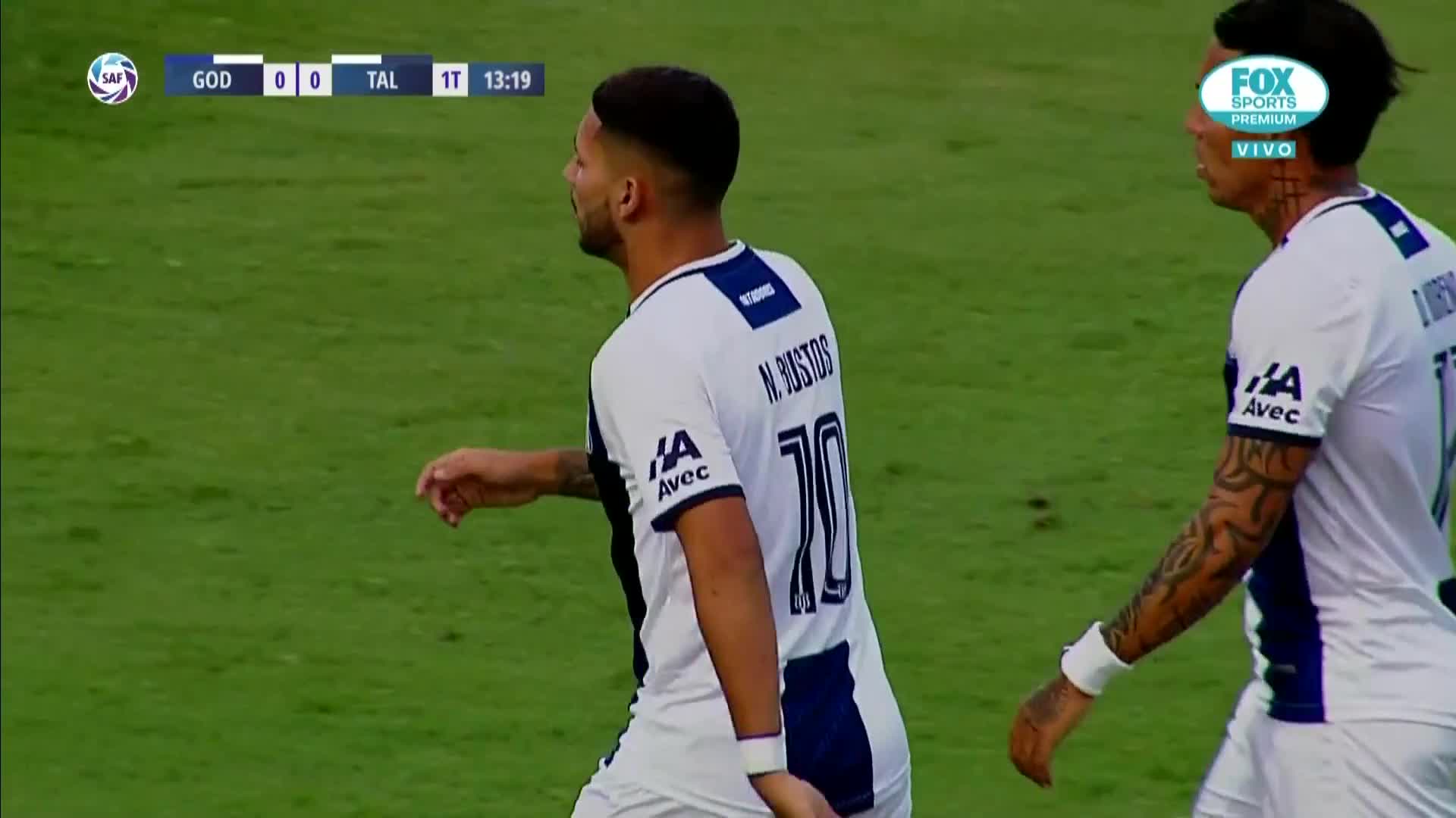 Nahuel Bustos casi mete el gol del campeonato