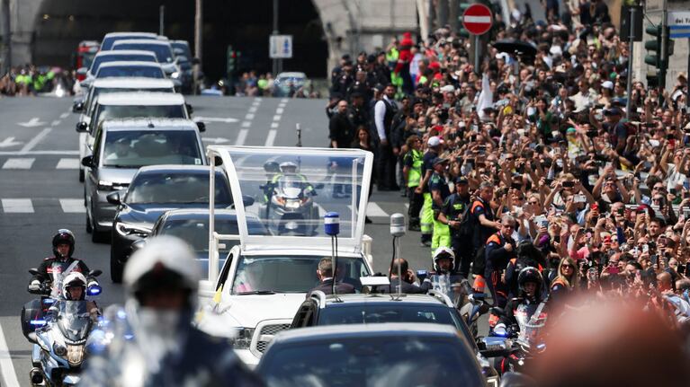 El Doce en el funeral de Francisco: la emoción de Petete Martínez al estar a metros del papamóvil