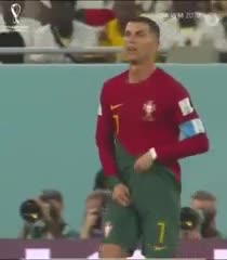 Ronaldo comió una barrita en el partido de Portugal