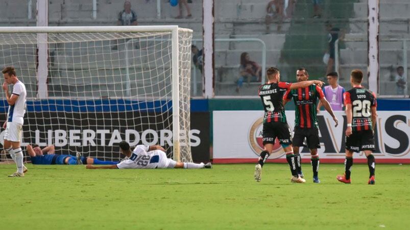 El descuento de Palestino llegó de un lateral