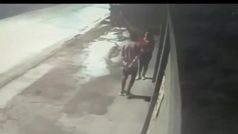 Su novia lo mató de una puñalada en plena calle