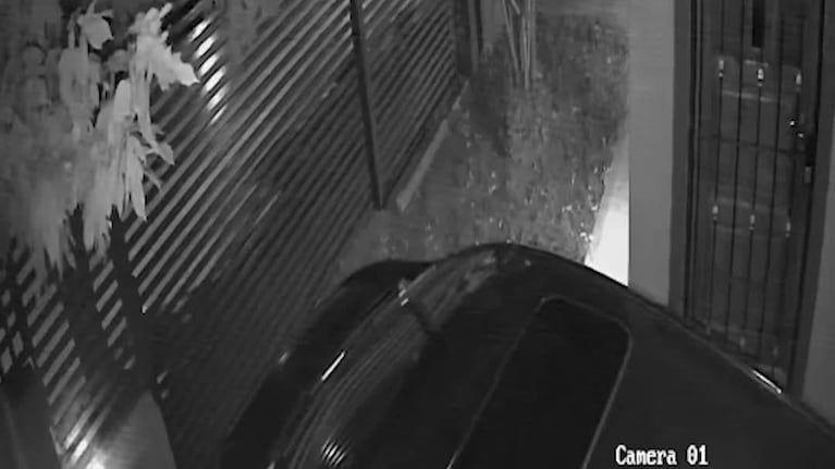 Ladrón lanzó pirotecnia para tapar la cámara de una casa