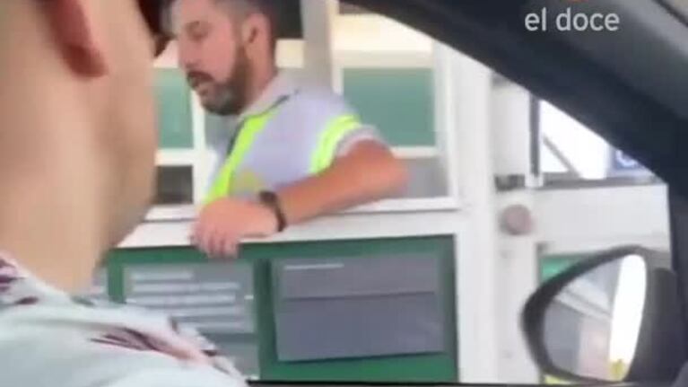 Quiso pagar con monedas en un peaje pero no se las aceptaron