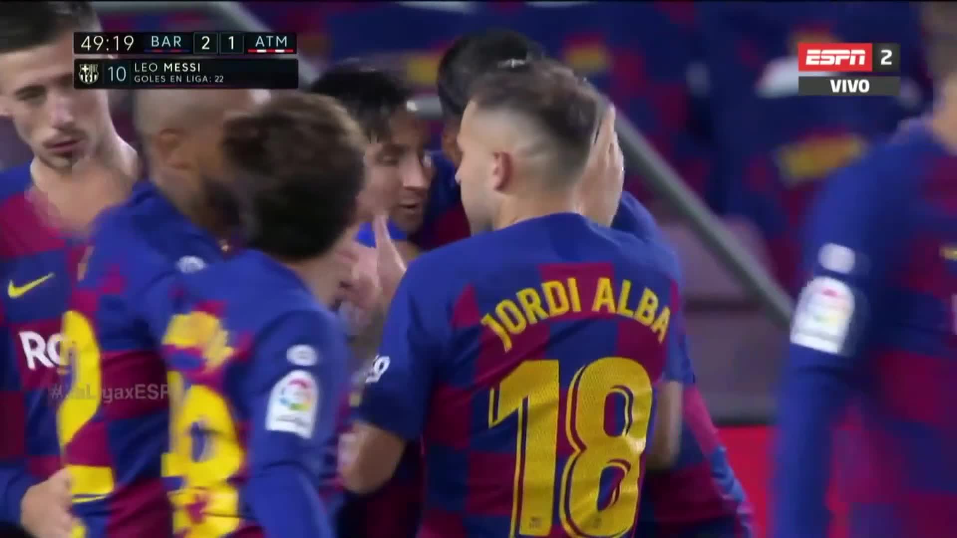 Messi metió su gol 700 con un exquisito penal