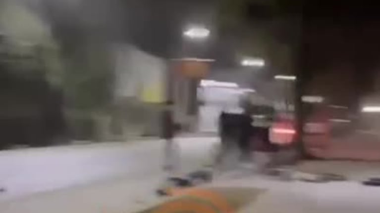 La actitud de los jóvenes que iban en la SUV tras el accidente