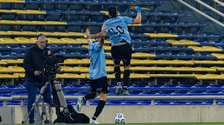 El golazo del Chino Zelarayán y el 2 a 0 de Belgrano ante Independiente