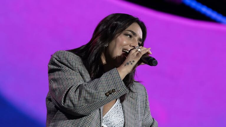 Así fue la agresión a Ángela Leiva con un hielo en pleno show en Bolivia
