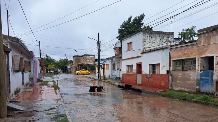 El día después en Villa Páez, donde el agua llegó a un metro de altura: “Toda la vida igual”