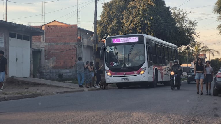 Reclaman que continúan las filas y largas demoras pese al nuevo esquema de transporte