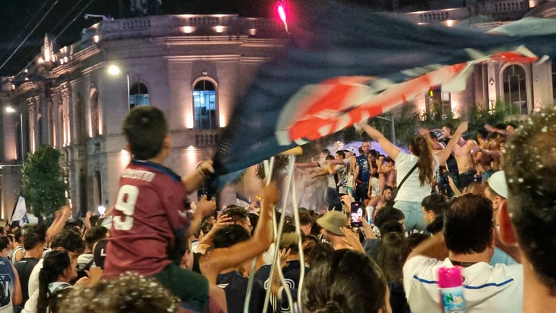 El festejo de los hinchas de Talleres en Córdoba