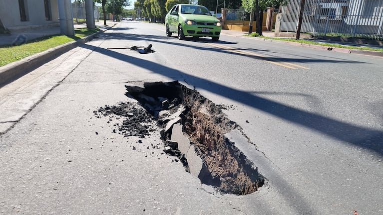 Caño roto, baches, socavones y caos de tránsito en avenida Don Bosco